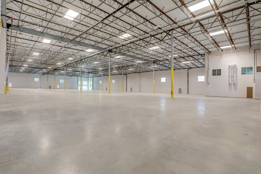 4130 E Los Angeles Ave, Simi Valley, CA for lease - Interior Photo - Image 2 of 12