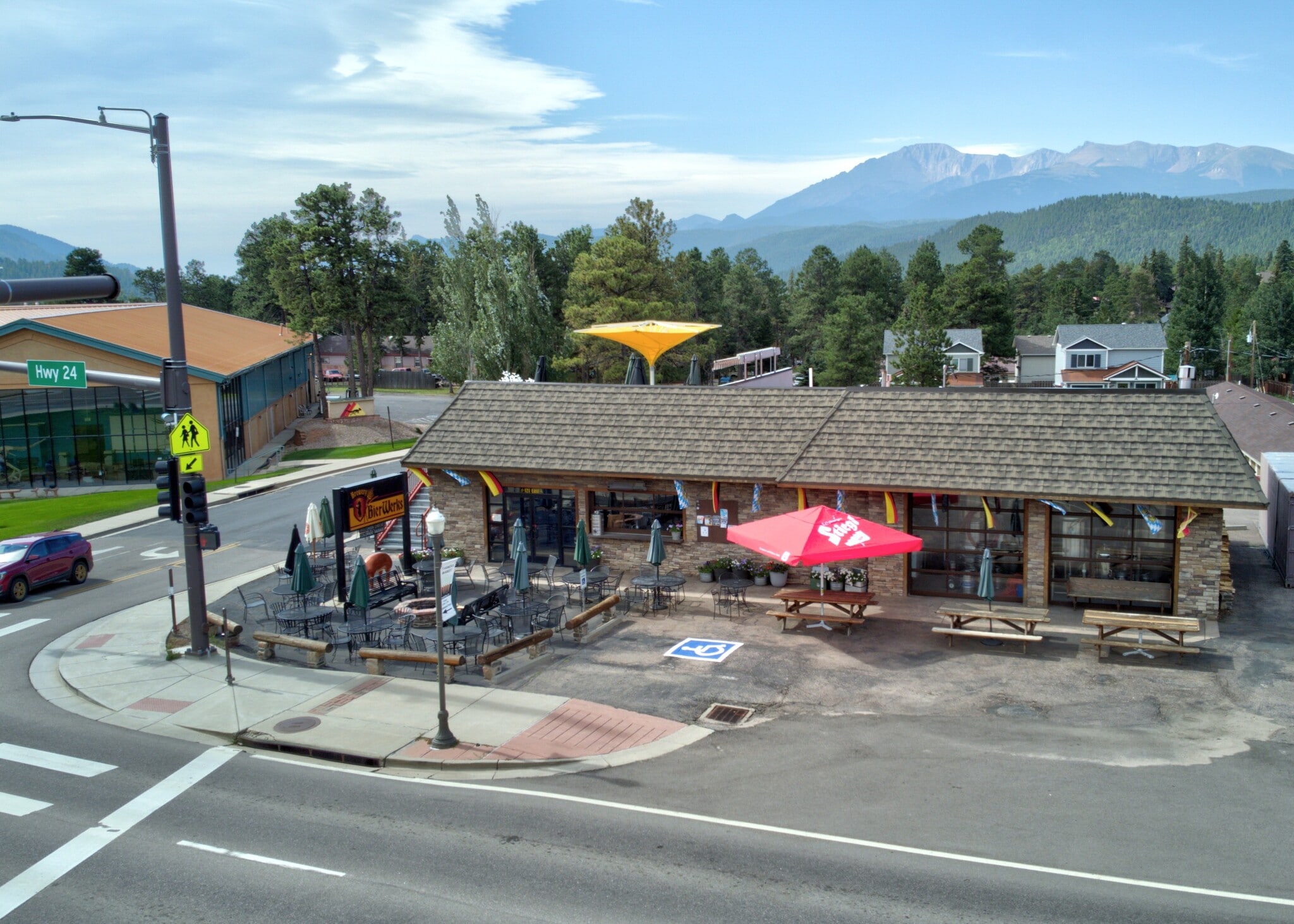 121 E Highway 24, Woodland Park, CO à vendre Photo du bâtiment- Image 1 de 11