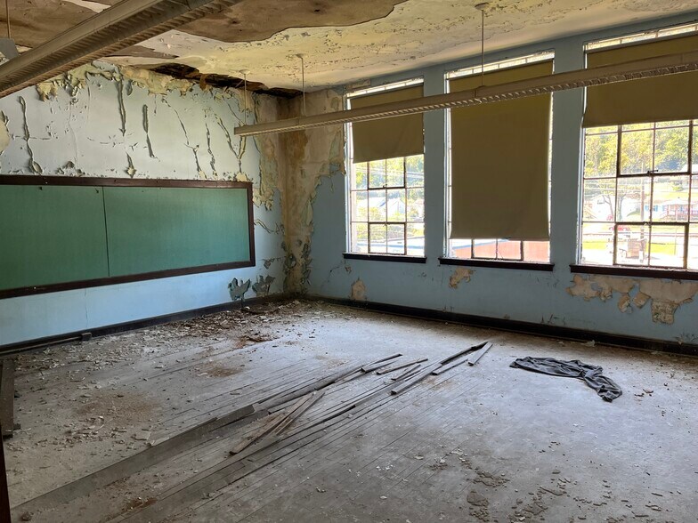 8902 MacCorkle Ave, Marmet, WV à louer - Photo intérieure - Image 3 de 28