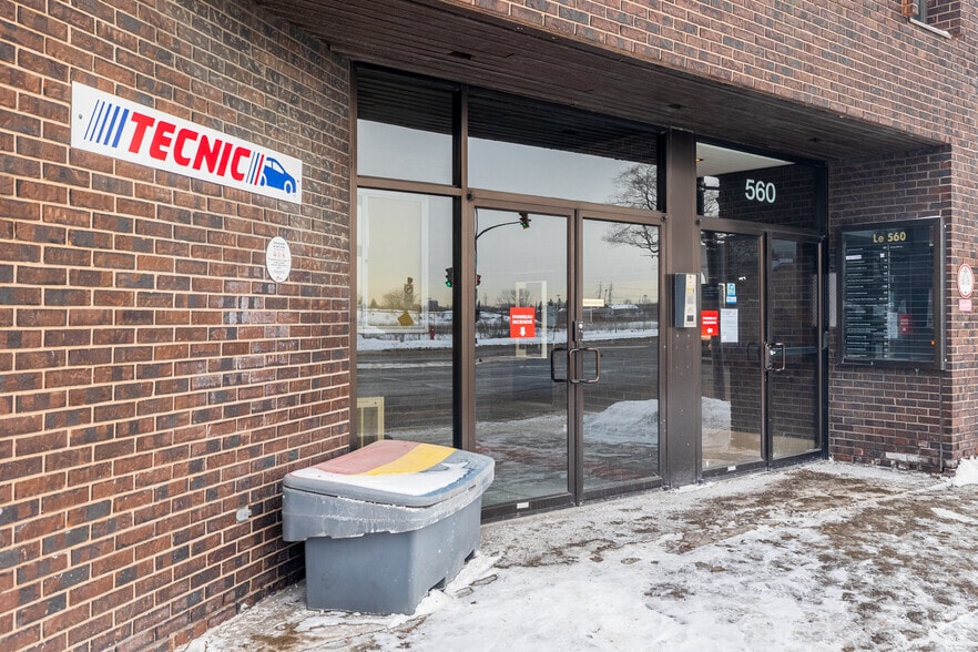 560 Boul Henri-Bourassa O, Montréal, QC à louer - Photo du bâtiment - Image 2 de 3