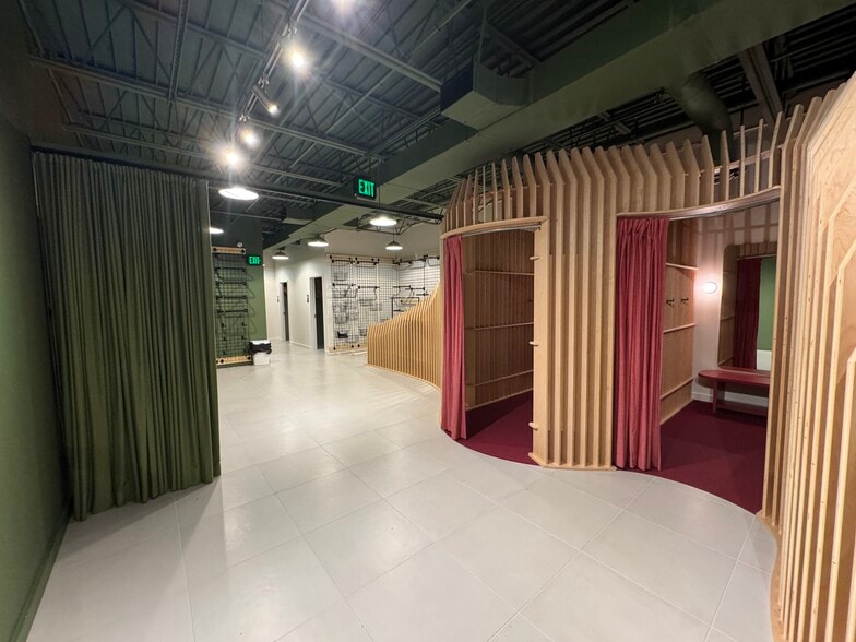 9421 Mission Rd, Leawood, KS for lease - Interior Photo - Image 3 of 8