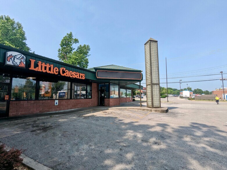 819 W Main St, Carbondale, IL à louer - Photo du bâtiment - Image 2 de 5