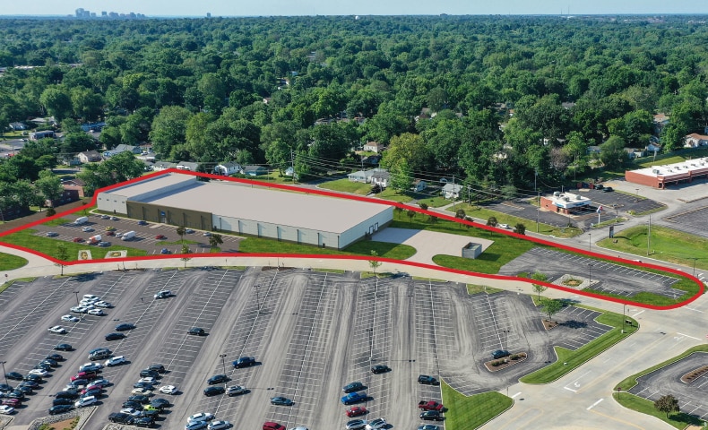 11101 Old St. Charles Rd, Saint Ann, MO à louer Photo du bâtiment- Image 1 de 2