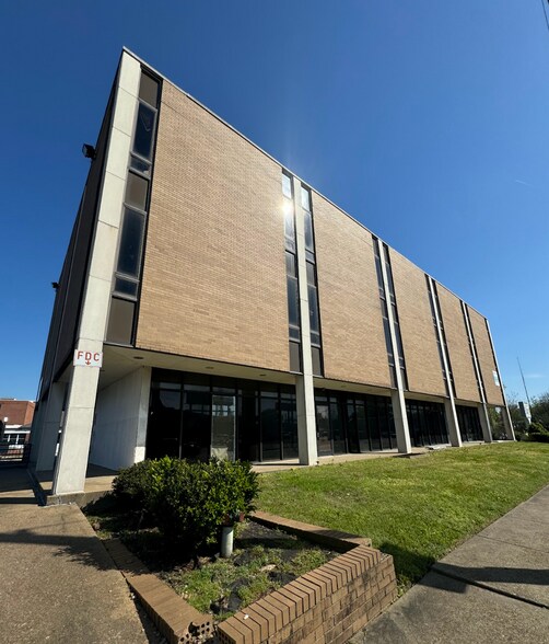 3000 Walnut Grove Rd, Memphis, TN à vendre - Photo du bâtiment - Image 2 de 7