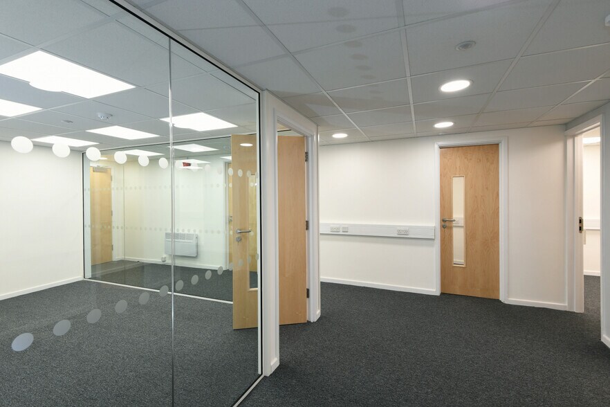 River Front, Enfield à louer - Photo intérieure - Image 2 de 10