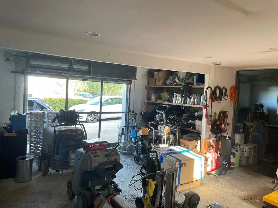 Industrial in Rougiers for sale Interior Photo- Image 1 of 7