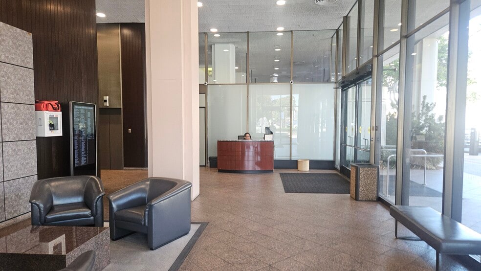 301 E Colorado Blvd, Pasadena, CA for lease - Building Photo - Image 2 of 19