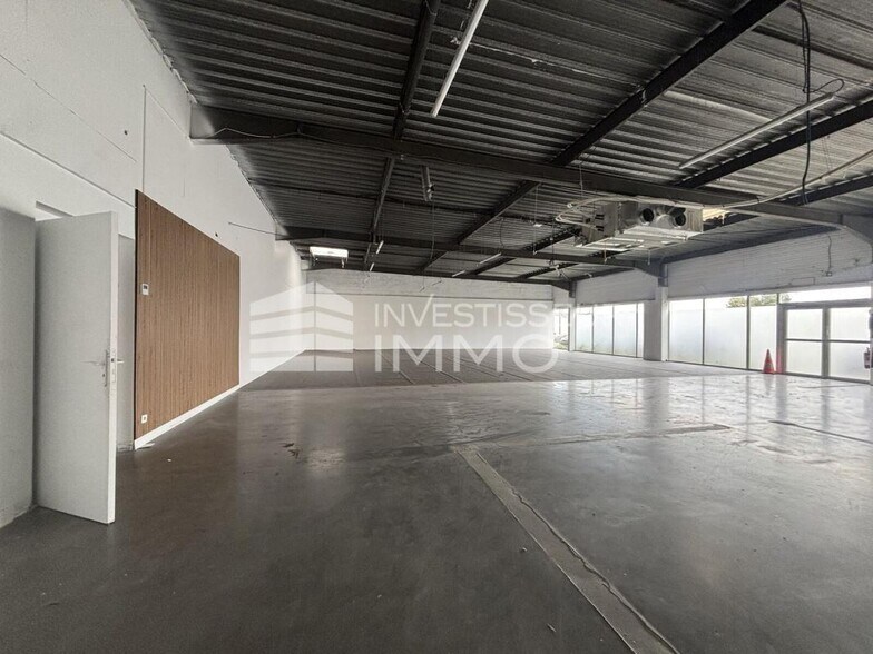 Retail in Mareuil-lès-Meaux for lease - Interior Photo - Image 2 of 12