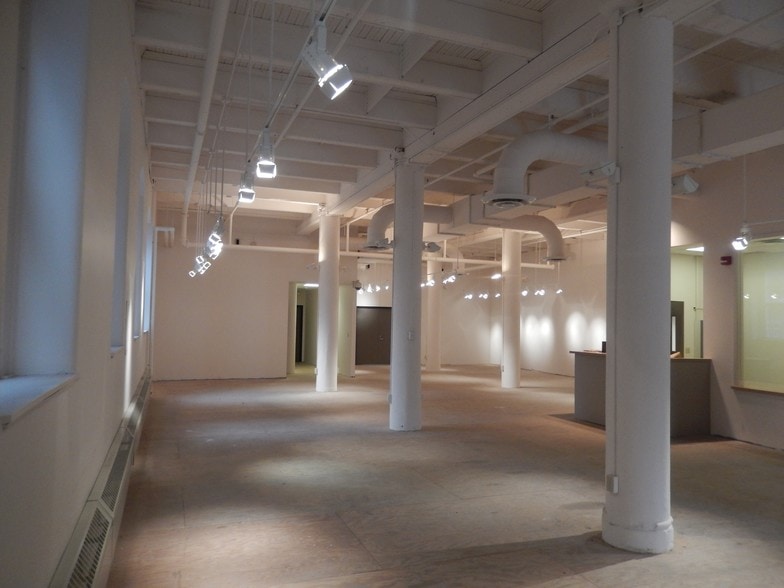 212-214 E 8th St, Cincinnati, OH for lease - Interior Photo - Image 2 of 47