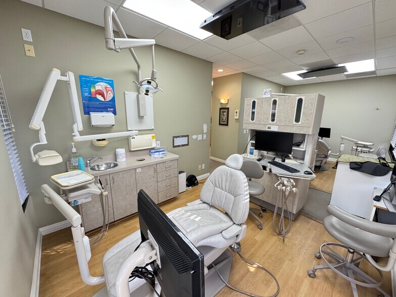 1655 Thousand Oaks Blvd, Thousand Oaks, CA à louer - Photo du bâtiment - Image 3 de 9