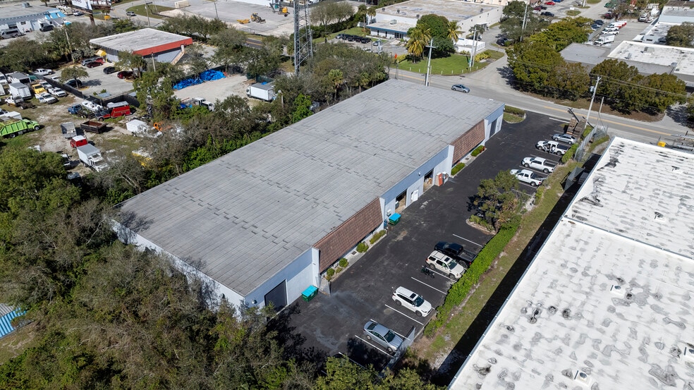3850 Byron Dr, Riviera Beach, FL for lease - Building Photo - Image 3 of 3