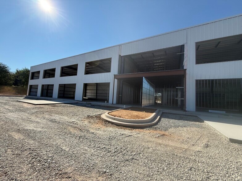 107 Towne Center Dr. Greer SC 29650, Greer, SC à louer - Photo du bâtiment - Image 3 de 8