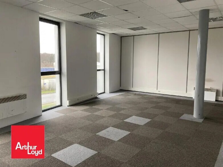 Office in Nogent-le-Phaye for lease - Interior Photo - Image 2 of 3