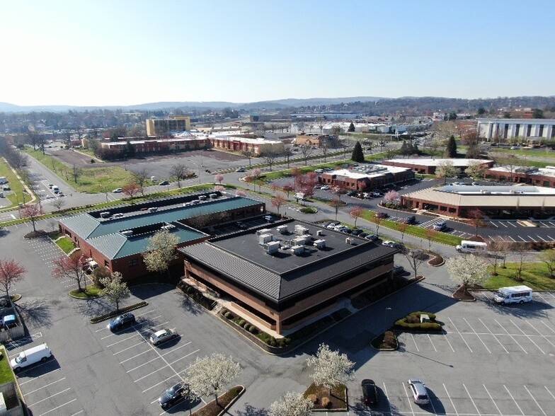 925 Berkshire Blvd, Wyomissing, PA for lease - Building Photo - Image 3 of 27