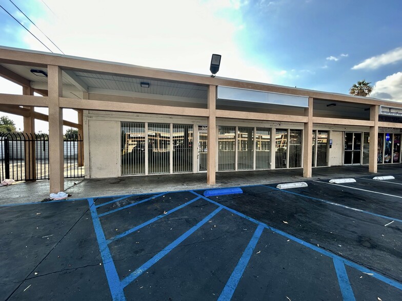 9234-9252 Magnolia Ave, Riverside, CA for lease - Building Photo - Image 2 of 8