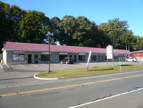 560 Forest Rd, West Haven, CT à louer Photo du bâtiment- Image 2 de 3