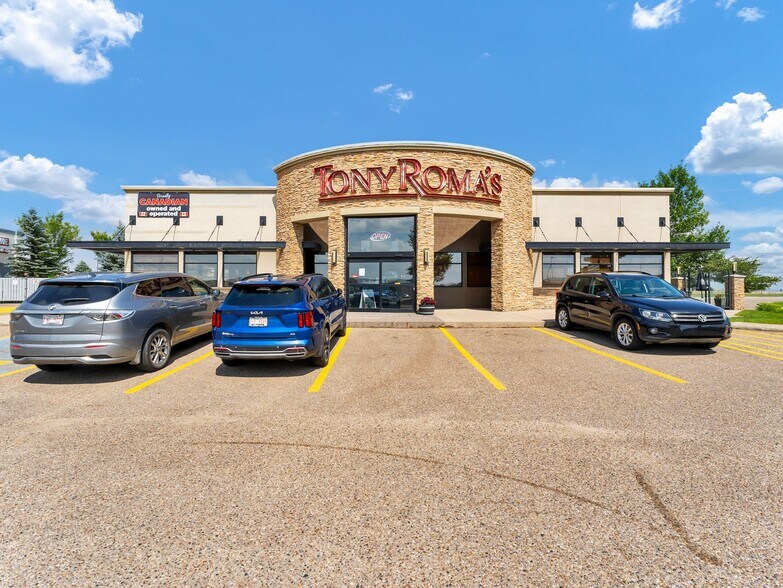 2031 Strachan Rd SE, Medicine Hat, AB à louer - Photo principale - Image 1 de 4