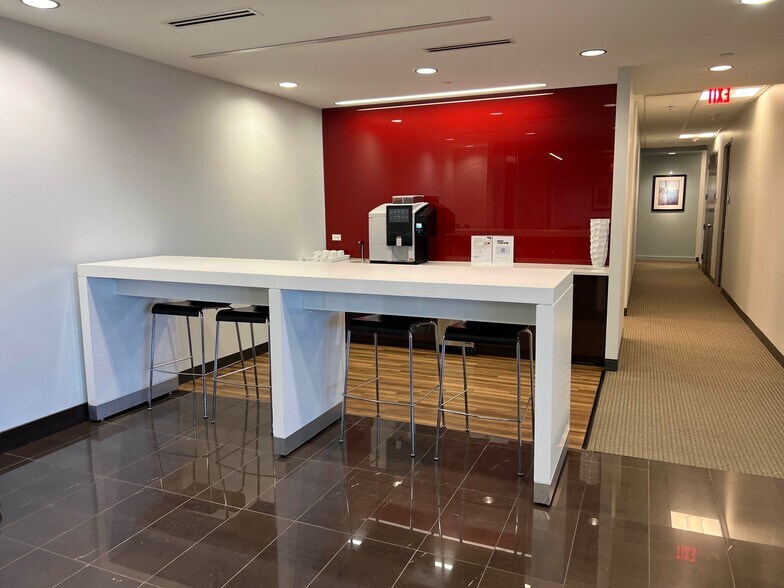 101 N Tryon St, Charlotte, NC à louer - Photo du bâtiment - Image 1 de 14