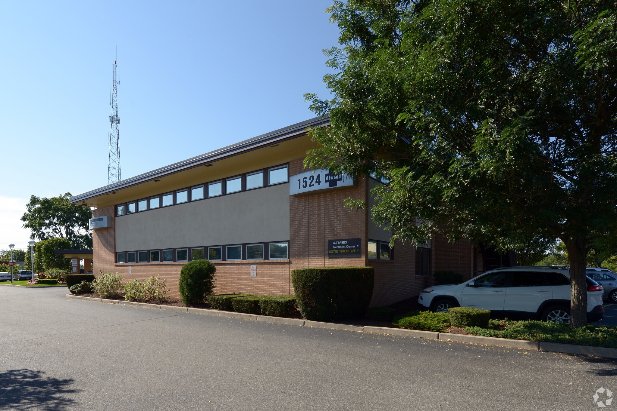 1524 Atwood Ave, Johnston, RI à vendre Photo du bâtiment- Image 1 de 31