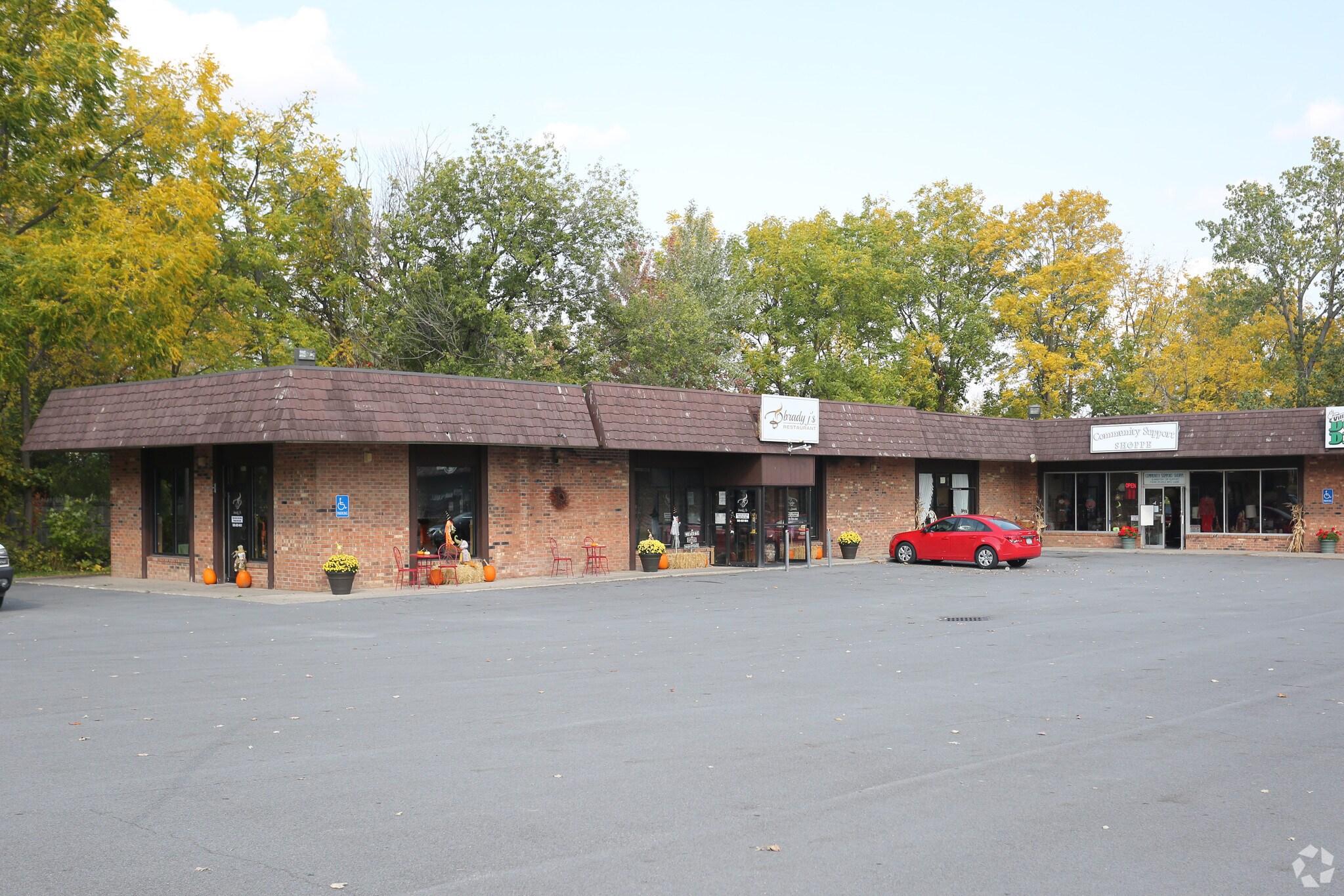 24 Maple Ave, Bloomfield, NY for sale Primary Photo- Image 1 of 28