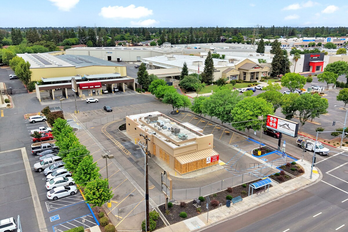 4270 W Shaw Ave, Fresno, CA for lease Primary Photo- Image 1 of 4