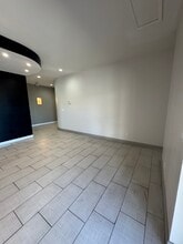 5411 N Mesa St, El Paso, TX for lease Interior Photo- Image 2 of 12