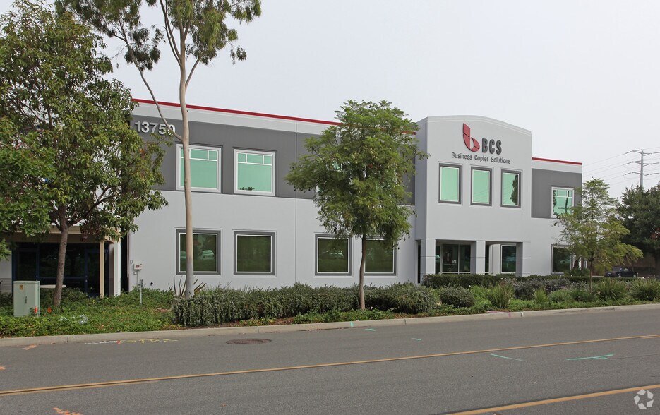 13750 Danielson St, Poway, CA à louer - Photo du bâtiment - Image 3 de 4