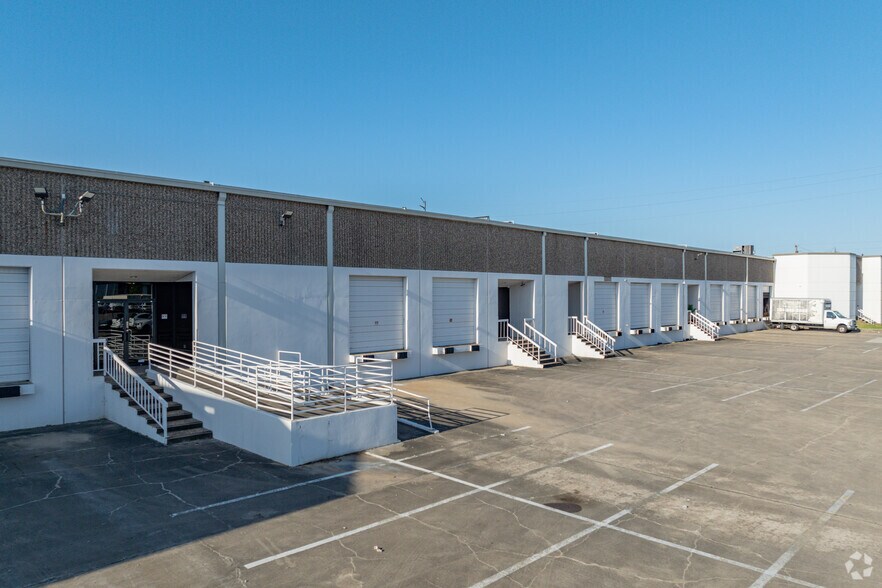 3912-3922 Dunvale Rd, Houston, TX à louer - Photo du bâtiment - Image 1 de 3