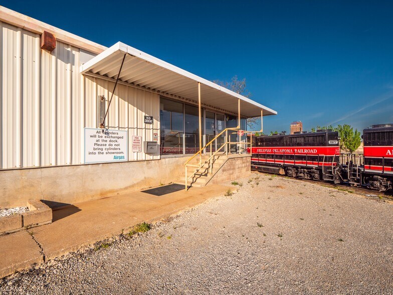 1 W Choctaw Ave, Mcalester, OK à vendre - Photo du bâtiment - Image 3 de 42