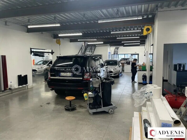 Flex in Mérignac for lease - Interior Photo - Image 2 of 7