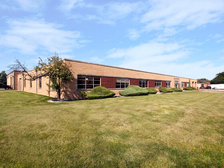 520 W Interstate Rd, Addison, IL for sale - Building Photo - Image 1 of 19