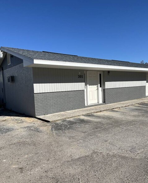 11151 66th St N, Largo, FL à louer - Photo du bâtiment - Image 3 de 17