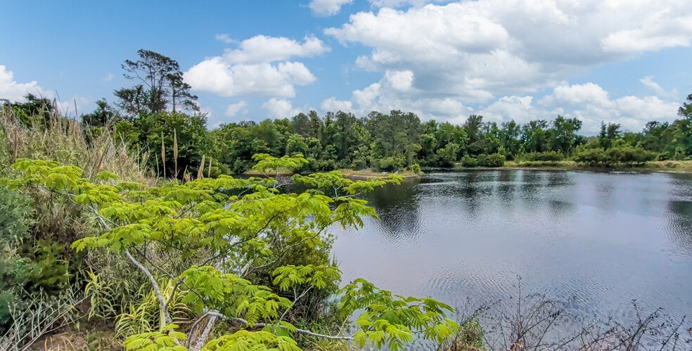 408 Chaffee Rd N, Jacksonville, FL à vendre - Photo du bâtiment - Image 3 de 6