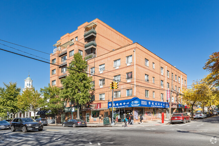 85-19 Broadway, Elmhurst, NY à vendre - Photo principale - Image 1 de 1