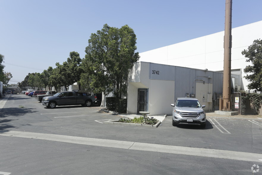 3738-3742 W Century Blvd, Inglewood, CA for lease - Building Photo - Image 3 of 6