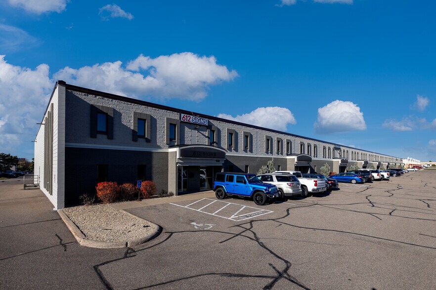 7401-7435 Washington Ave S, Edina, MN à louer - Photo du bâtiment - Image 3 de 3