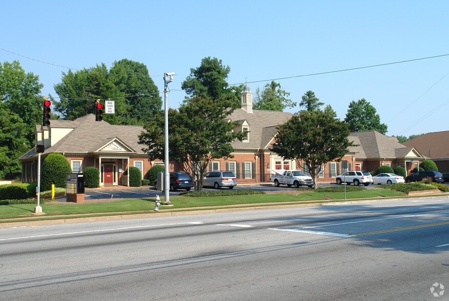 5252 Roswell Rd NE, Atlanta, GA for lease - Building Photo - Image 2 of 7