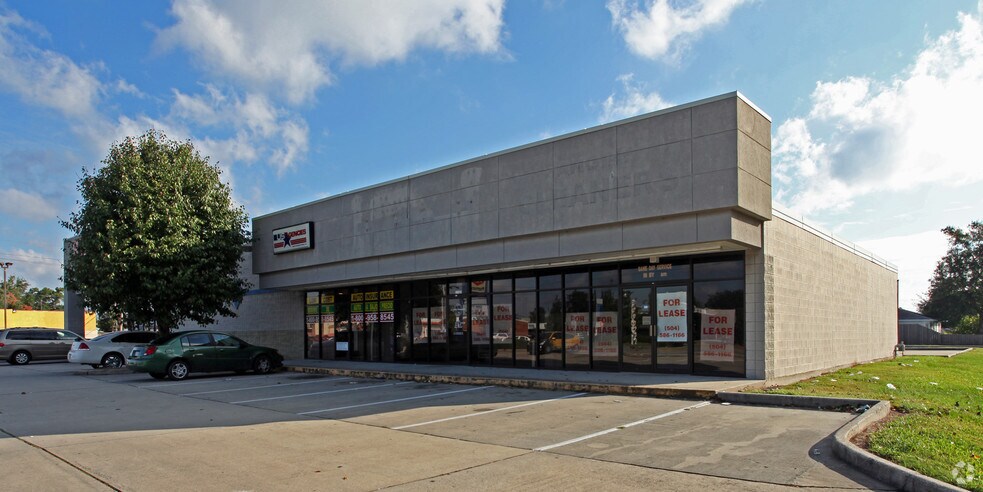 497 Terry Pky, Gretna, LA à louer - Photo du bâtiment - Image 3 de 5