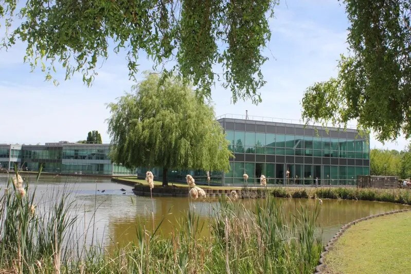 Bureau dans Roissy-en-France à louer - Photo du bâtiment - Image 2 de 40