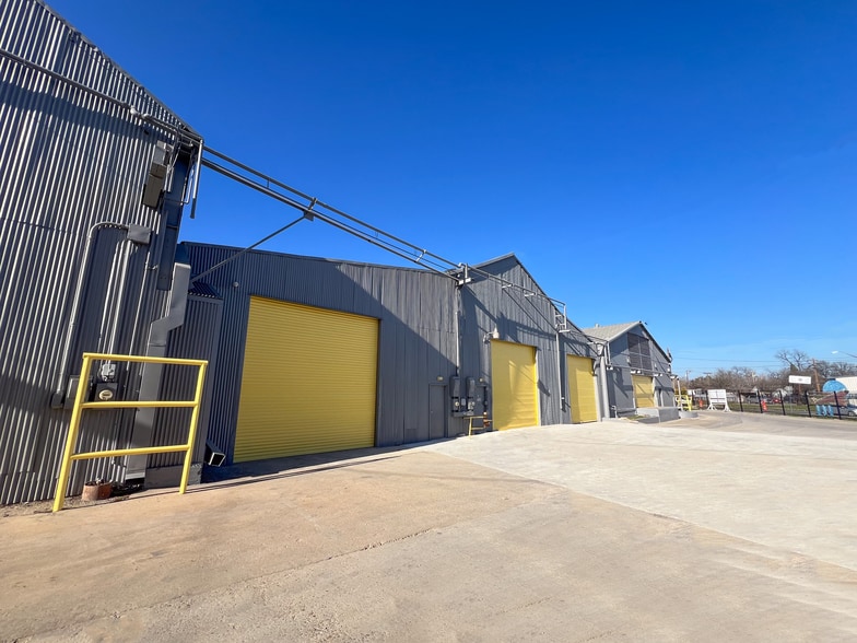 2915 S Zarzamora St, San Antonio, TX for lease - Building Photo - Image 2 of 9