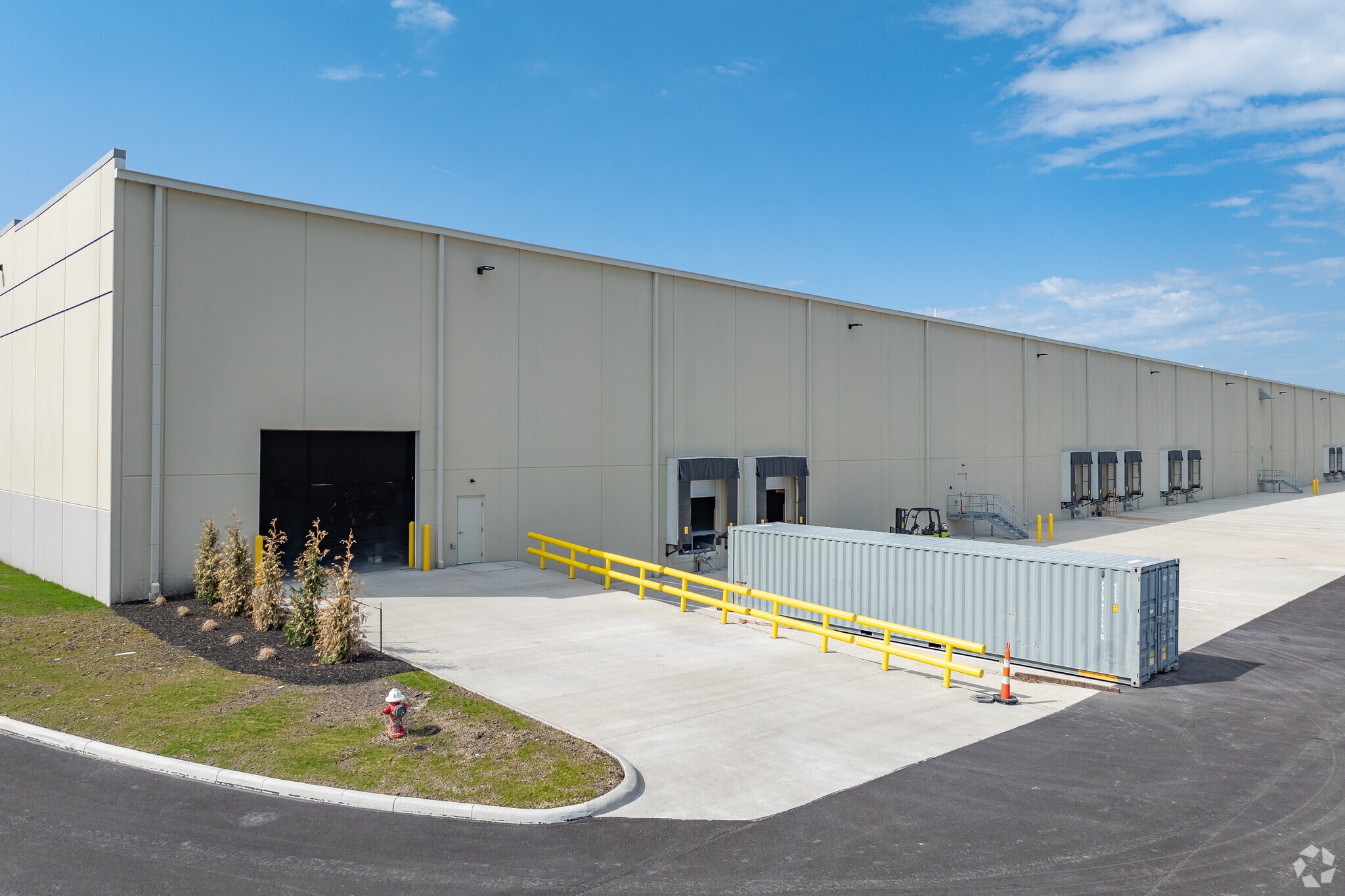 37988 Avon Commerce Pky, Avon, OH for lease Primary Photo- Image 1 of 3