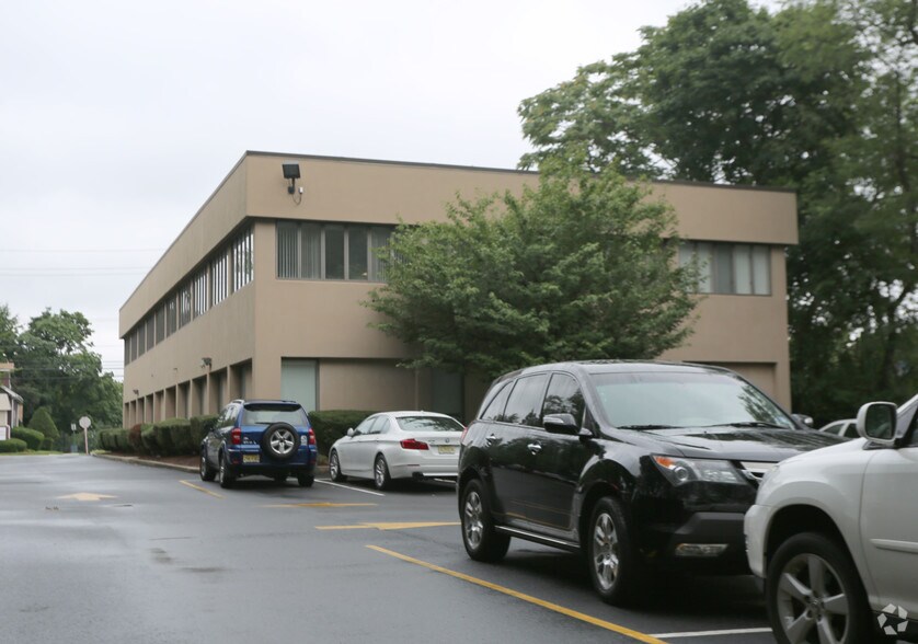 4-14 Saddle River Rd, Fair Lawn, NJ à louer - Photo du bâtiment - Image 3 de 9