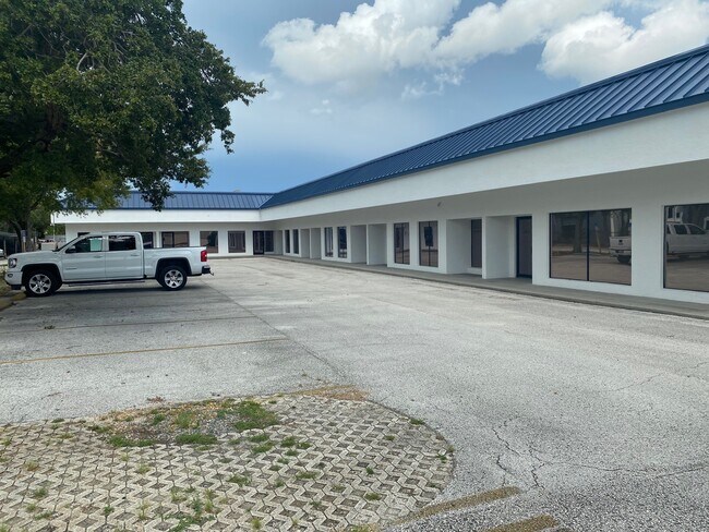 Plus de détails pour 13080 S Belcher Rd, Largo, FL - Bureau/Commerce de détail à louer