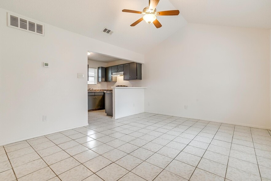 716 S Perkins St, Fort Worth, TX for sale - Building Photo - Image 3 of 12