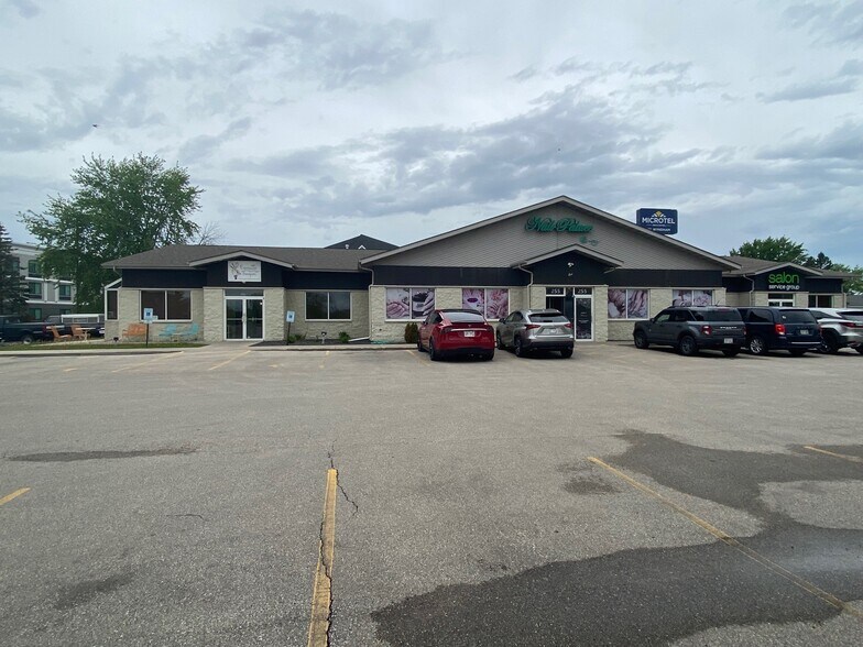 245 N Metro Dr, Appleton, WI à louer - Photo du bâtiment - Image 2 de 10