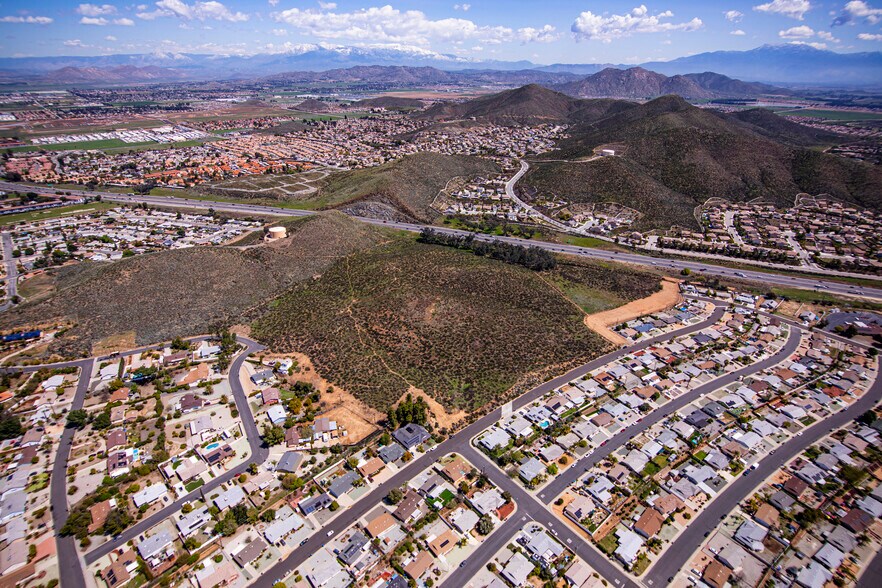 27285 El Rancho Dr, Menifee, CA à vendre - Photo du bâtiment - Image 2 de 4