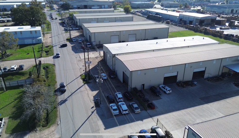5719 Cunningham Rd, Houston, TX for lease - Building Photo - Image 2 of 16
