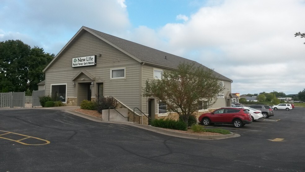 840 Highway 136, Baraboo, WI à louer - Photo du bâtiment - Image 2 de 3