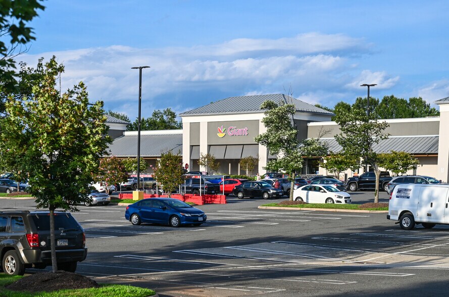 21050 Southbank St, Sterling, VA à louer - Photo du bâtiment - Image 3 de 14