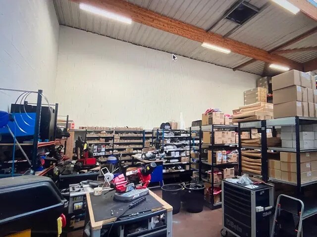 Flex in Décines-Charpieu for lease - Interior Photo - Image 3 of 7